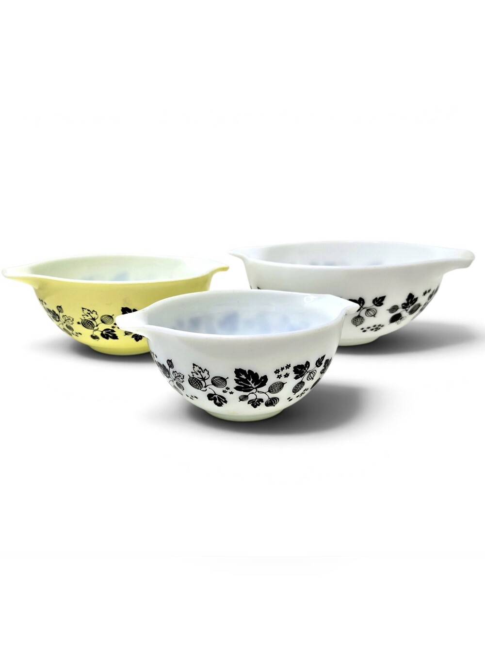Vintage Pyrex Cinderella Gooseberry Nesting Bowl Set of 3. Yellow/white